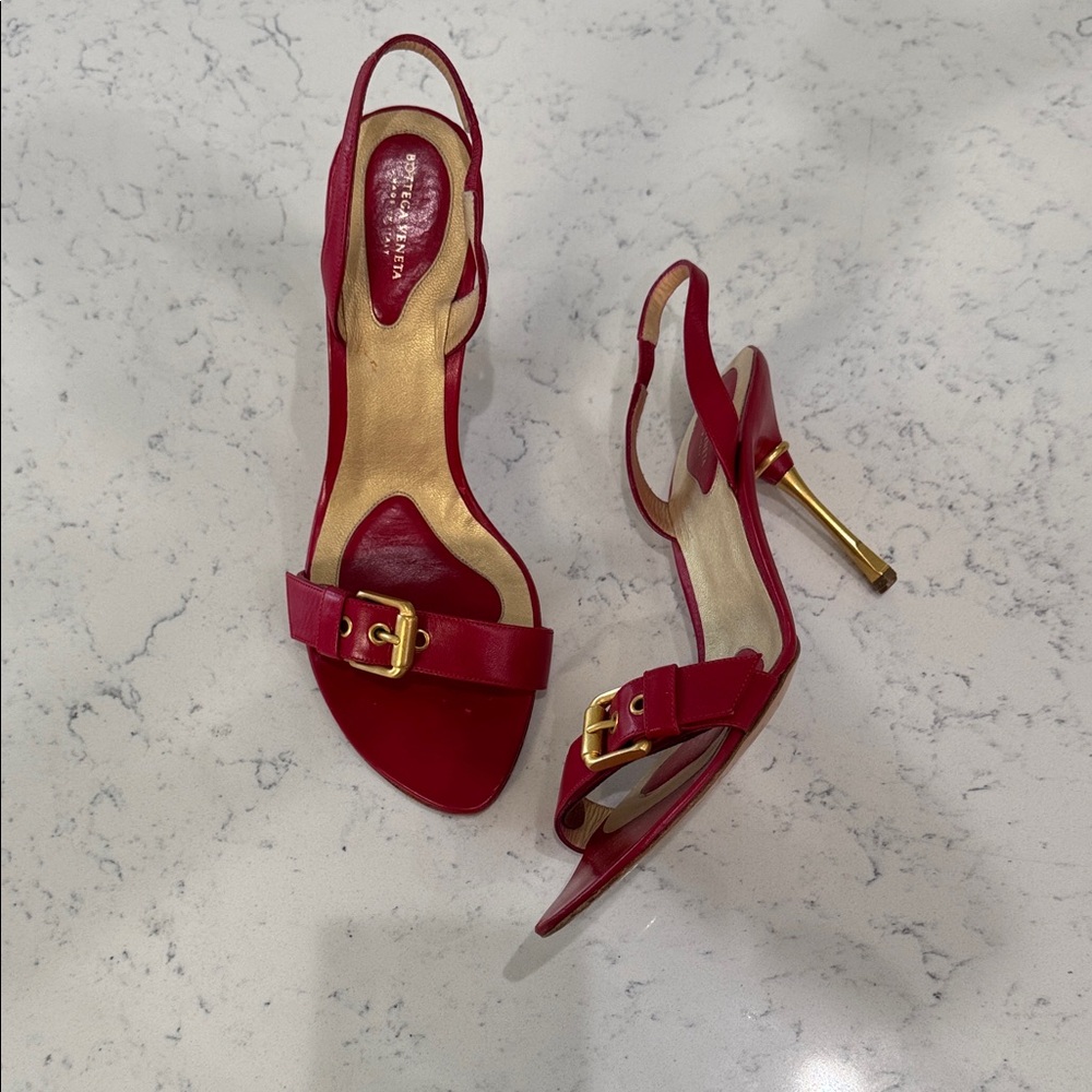 US 7 Bottega Venetia red sling back heels